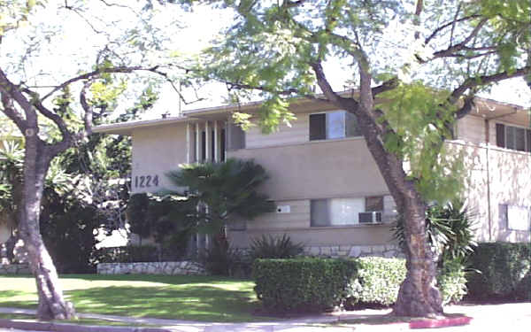 1224 Viola Ave in Glendale, CA - Building Photo