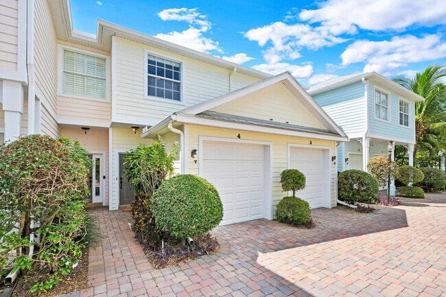 property at 902 S Federal Hwy