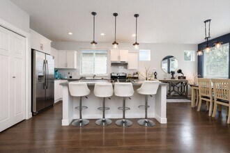 2163 Merlot Blvd in Abbotsford, BC - Building Photo - Building Photo