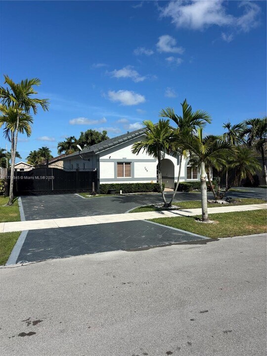 709 SE 13th Terrace in Homestead, FL - Building Photo