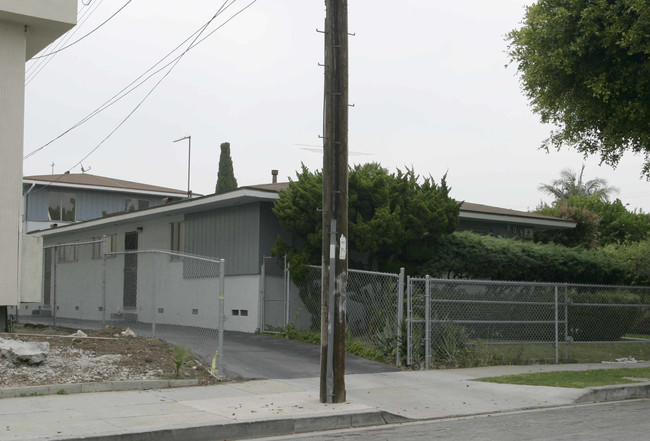 809 Victor Ave in Inglewood, CA - Building Photo - Building Photo