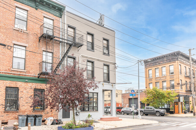 34 Van Dyke St in Brooklyn, NY - Building Photo - Building Photo