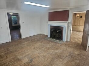 10 N Lake St in Litchfield, CT - Building Photo - Building Photo