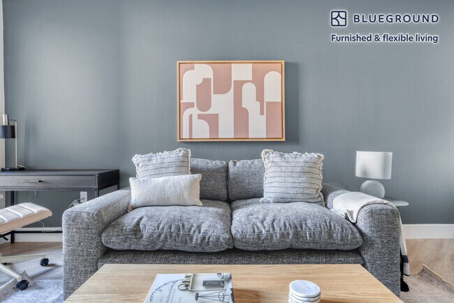 555 E Evelyn Ave in Mountain View, CA - Building Photo - Building Photo