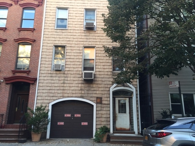 27 Newell St in Brooklyn, NY - Building Photo