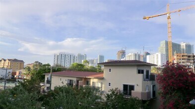 126 SW 17th Rd in Miami, FL - Building Photo - Building Photo