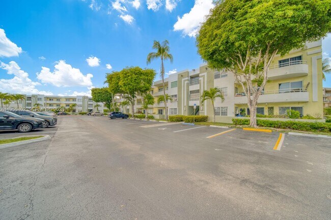 10795 SW 108th Ave in Miami, FL - Foto de edificio - Building Photo