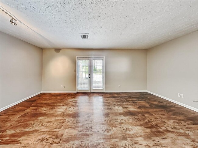 541 Charleston Ln in Lawrenceville, GA - Building Photo - Building Photo