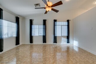 669 Pacific Cascades Dr in Henderson, NV - Building Photo - Building Photo