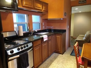 903 Cypress Lake Cir, Unit 1 in Ft. Myers, FL - Building Photo - Building Photo