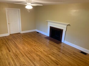 2400 Sunset Rd in Charlotte, NC - Building Photo - Building Photo