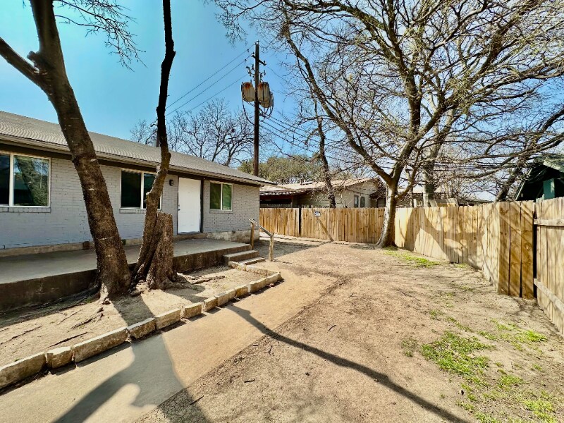 8212 Sam Rayburn Dr in Austin, TX - Building Photo