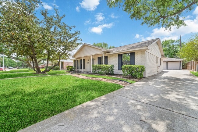 5643 Cheena Dr in Houston, TX - Building Photo - Building Photo