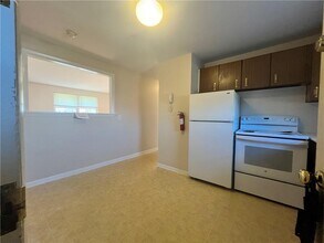 70 Carroll Ave in Newport, RI - Building Photo - Building Photo