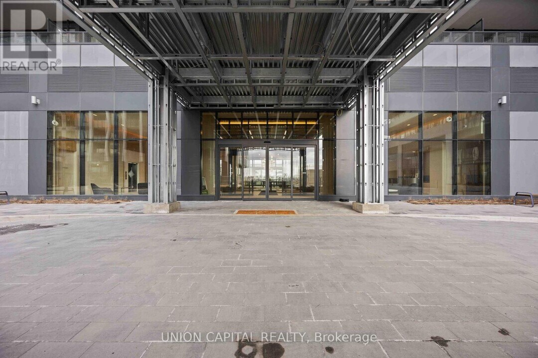 8960 Jane St in Vaughan, ON - Building Photo