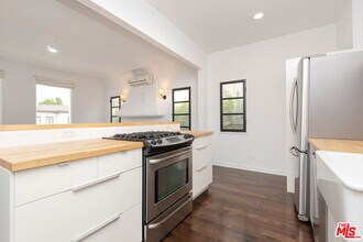 418 N Curson Ave in Los Angeles, CA - Building Photo - Building Photo