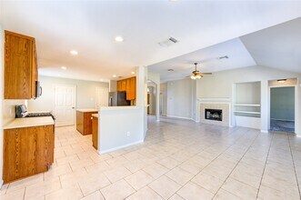 9822 Memorial Crossing Dr in Tomball, TX - Building Photo - Building Photo