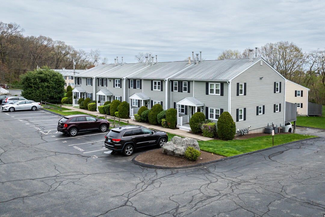 Morgan Estates Condominiums in Johnston, RI - Foto de edificio