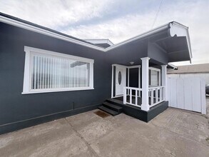 2340 Alisal Rd in Salinas, CA - Building Photo - Building Photo