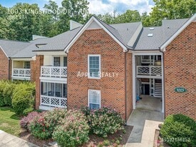 1003 Kingswood Dr in Chapel Hill, NC - Building Photo