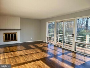 6223 Beachway Dr in Falls Church, VA - Foto de edificio - Building Photo