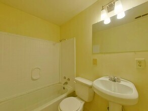 2448 S Holyoke St in Wichita, KS - Building Photo - Building Photo