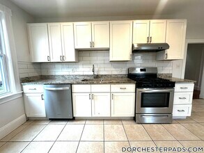 30 Humphreys Pl in Boston, MA - Building Photo - Building Photo