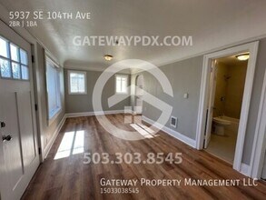 5937 SE 104th Ave in Portland, OR - Building Photo - Building Photo