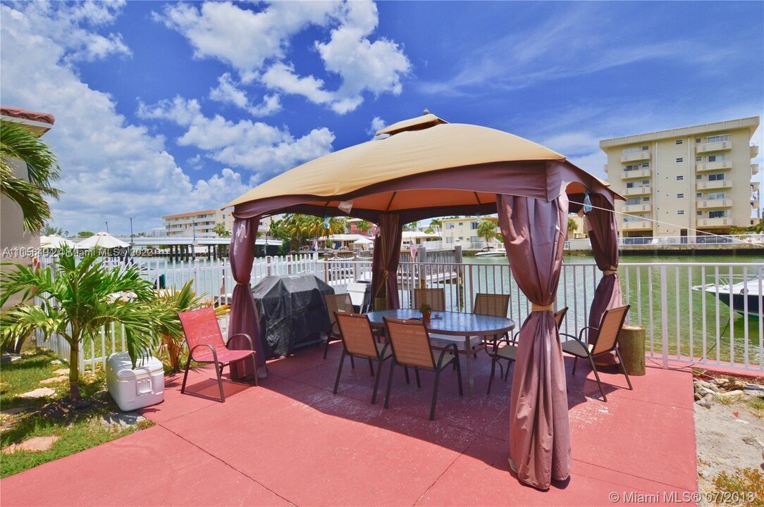 8335 Crespi Blvd-Unit -1 in Miami, FL - Building Photo