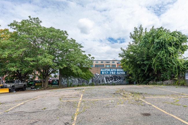 415 Cambridge St in Allston, MA - Foto de edificio - Building Photo