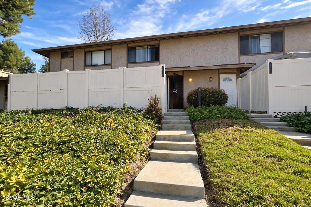 28825 Conejo View Dr in Agoura Hills, CA - Building Photo