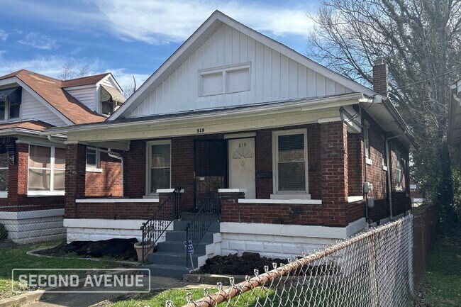 property at 819 S 40th St