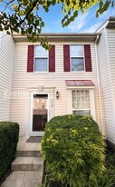 1764 Tiger Lily Cir in Woodbridge, VA - Building Photo