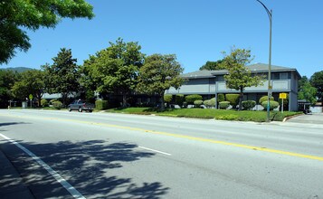 Los Gatos Oaks Apartments in Los Gatos, CA - Foto de edificio - Building Photo