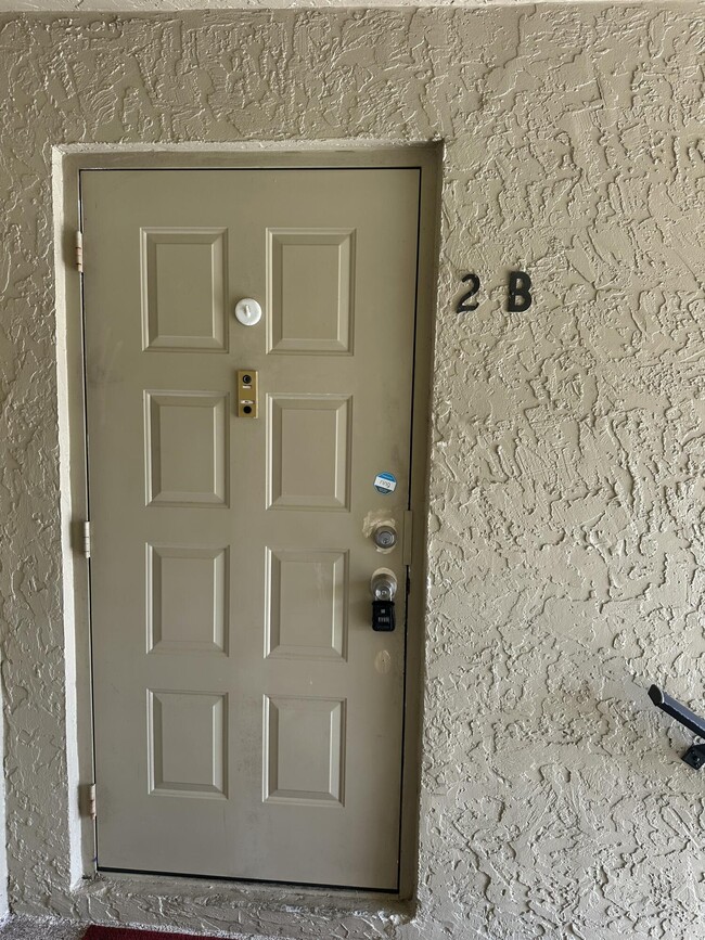 726 Sunny Pine Way in Greenacres, FL - Foto de edificio - Building Photo