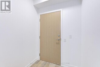 395 Square One Dr in Mississauga, ON - Building Photo - Building Photo