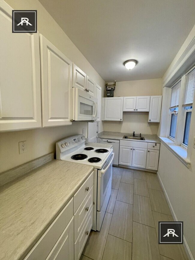 1639 Commonwealth Ave in Boston, MA - Building Photo - Building Photo