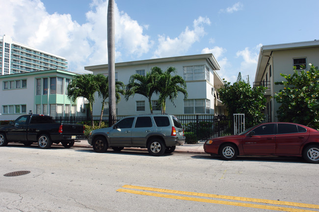 Alton Beach Apartments in Miami Beach, FL - Building Photo - Building Photo