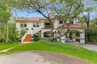 327 Elm Lodge Dr in Kingsland, TX - Building Photo