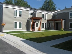 350 S Santa Claus Ln in North Pole, AK - Building Photo