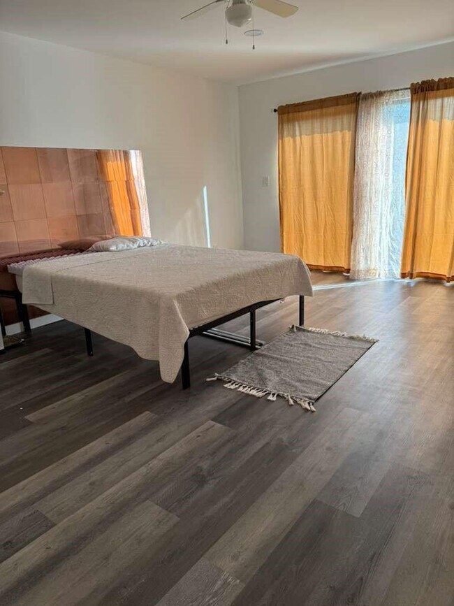 1501 NW 90th Way in Pembroke Pines, FL - Building Photo - Building Photo