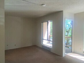 1 Captain Dr, Unit D254 in Emeryville, CA - Building Photo - Building Photo