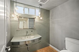 6215 Hesperia Ave in Los Angeles, CA - Building Photo - Building Photo
