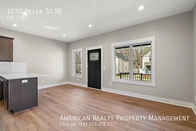 1030 Helen St NE in Grand Rapids, MI - Building Photo - Building Photo
