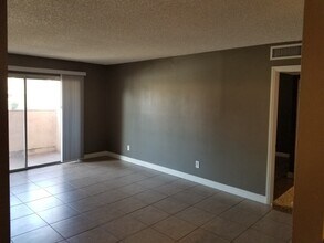 1515 E Reno Ave in Las Vegas, NV - Foto de edificio - Building Photo