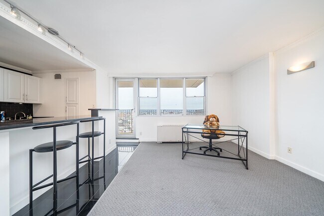 6040 BLVD E in West New York, NJ - Building Photo - Building Photo