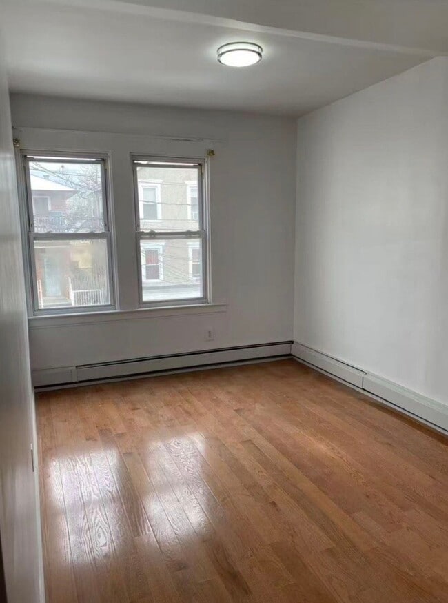 22-18 124th St in Queens, NY - Building Photo - Building Photo