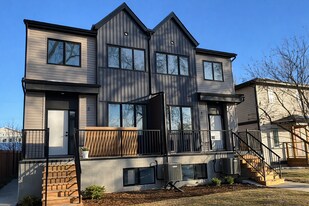 11007 132 St NW in Edmonton, AB - Building Photo