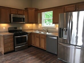 631 E Chestnut St in Jeffersonville, IN - Building Photo - Building Photo