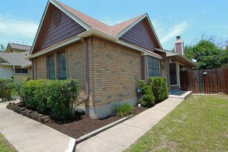 2118 Margalene Way in Austin, TX - Foto de edificio - Building Photo